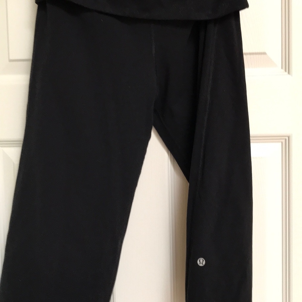 Black capris